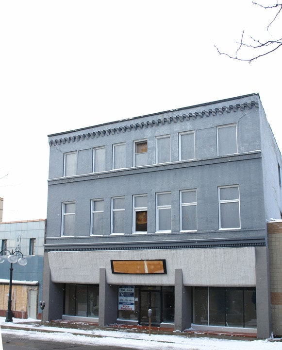 1043 Fifth Ave in New Kensington, PA - Building Photo