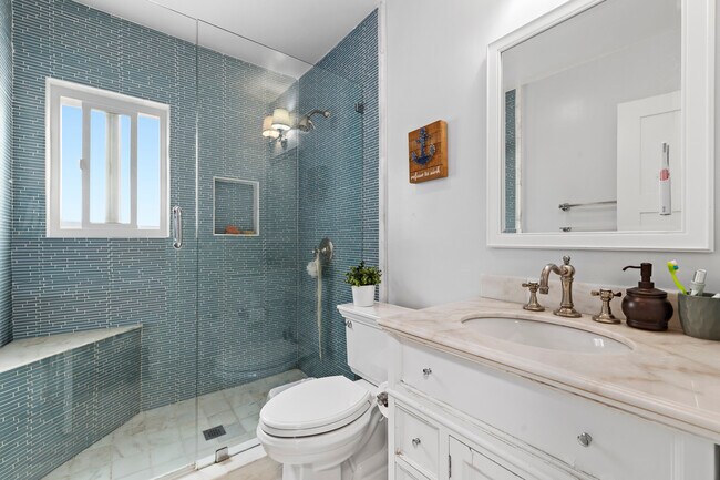 314 Onyx Ave, Unit 314 B in Newport Beach, CA - Building Photo - Building Photo