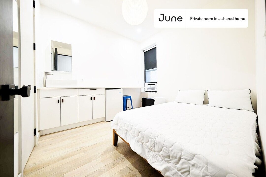 Room in Shared 3 bed/3 bath home in Queens, NY - Building Photo