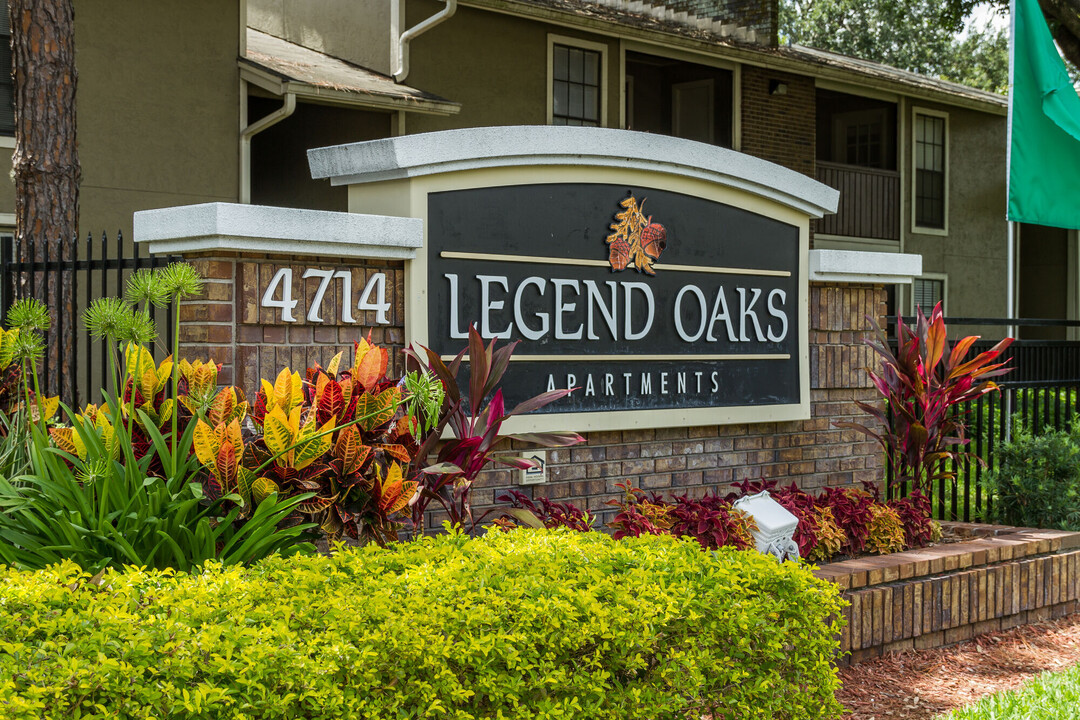 Legend Oaks in Tampa, FL - Foto de edificio