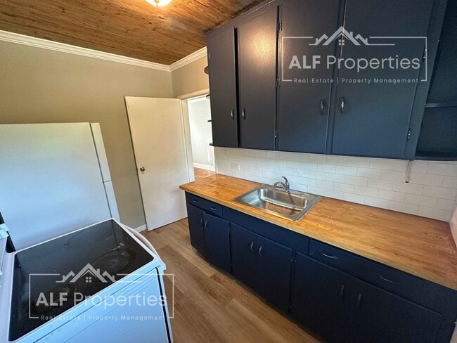 property at 1301 S 10th St