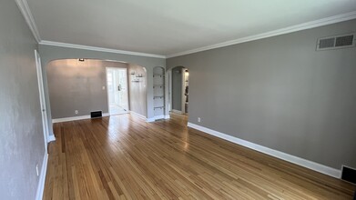 6533 W Center St in Wauwatosa, WI - Building Photo - Building Photo