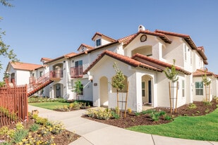 The Villas at Ellis Manor in Fresno, CA - Building Photo