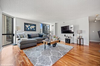 70 W Huron St in Chicago, IL - Building Photo - Building Photo