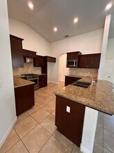 3730 W Vine Ave in Visalia, CA - Foto de edificio - Building Photo