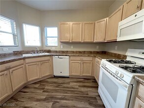 2052 Jade Creek St in Las Vegas, NV - Building Photo - Building Photo