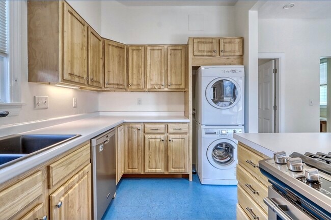 14 Holton St, Unit 1