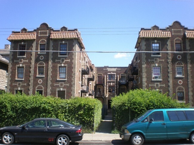 Ambassador Apartments in Cincinnati, OH - Building Photo - Building Photo