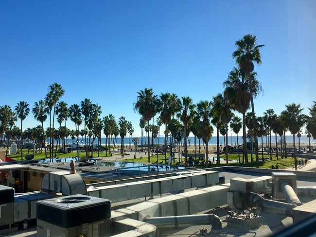 Boardwalk Flats - Ocean Front Studios in Venice, CA - Foto de edificio - Building Photo