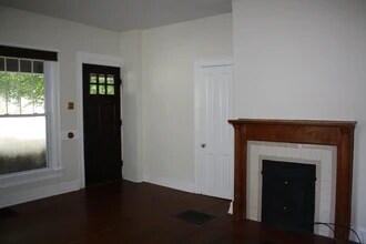 726 E Hunter Ave in Bloomington, IN - Foto de edificio - Building Photo