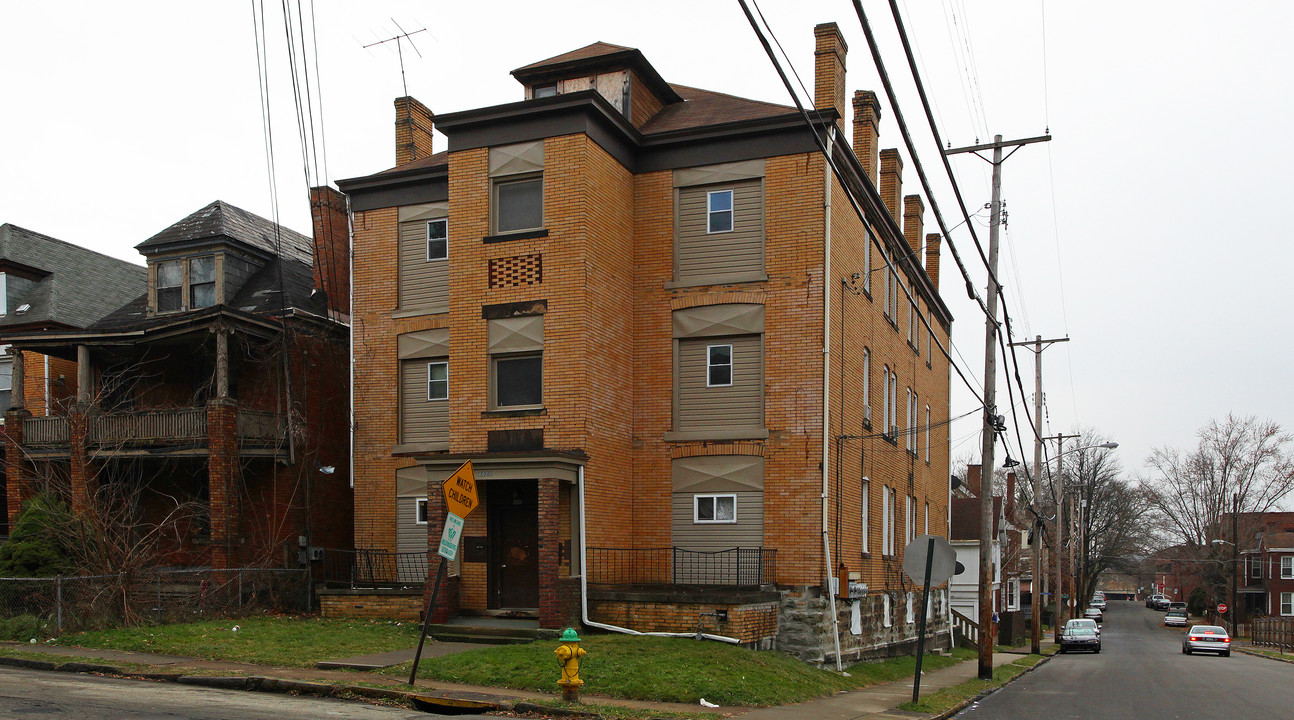 8000 Susquehanna St in Wilkinsburg, PA - Building Photo