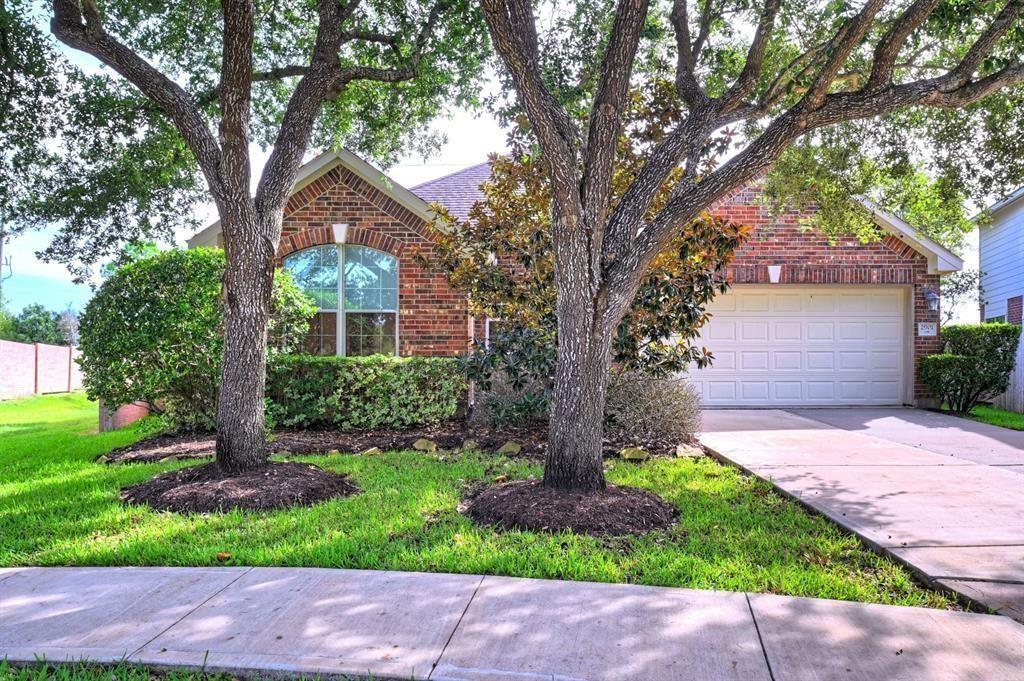 2901 Ashbrook Ln in Pearland, TX - Building Photo