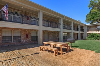 Jefferson House in Beaumont, TX - Building Photo - Building Photo