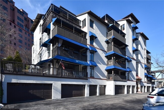 19000 Lake Rd in Rocky River, OH - Building Photo - Building Photo