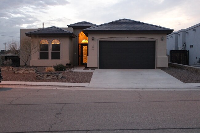 106 Tuscan Ridge Cir in Santa Teresa, NM - Foto de edificio - Building Photo