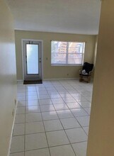 74 Sheffield I in West Palm Beach, FL - Foto de edificio - Building Photo