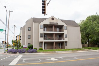 104 N Lincoln in Urbana, IL - Building Photo - Interior Photo