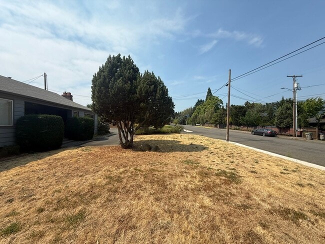 1515 Sherman Ave in Hood River, OR - Building Photo - Building Photo