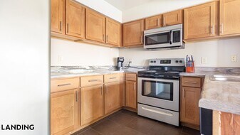 701 W 101st Pl S in Jenks, OK - Building Photo