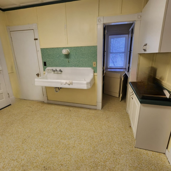 12 Downing St in Montpelier, VT - Foto de edificio - Building Photo