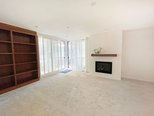 555 Esplanade in Redondo Beach, CA - Building Photo - Building Photo