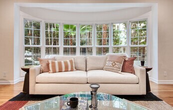 422 Smithwood Dr, Unit B in Beverly Hills, CA - Building Photo - Building Photo