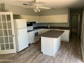 2504 Middlecoff Dr in Gulfport, MS - Foto de edificio - Building Photo