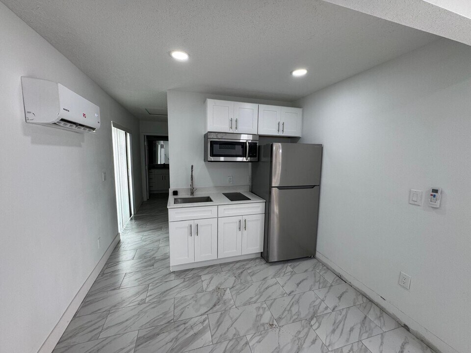 4359 Cassius St in Orlando, FL - Foto de edificio