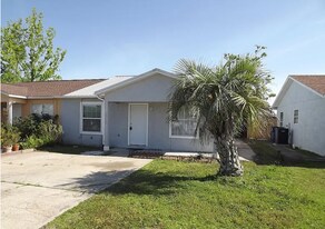 2712 Oak Hammock Dr in Panama City, FL - Building Photo