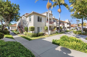 320 Isthmus Way, Unit 30 in Oceanside, CA - Building Photo - Building Photo