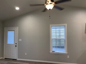 916 N Austin St in Denton, TX - Building Photo - Building Photo
