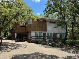 104 Pawnee Trail in Gainesville, TX - Building Photo