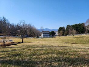 415 Avena Rd in Black Mountain, NC - Building Photo - Building Photo