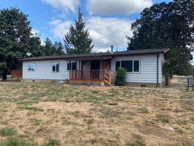 30235 Fairview Rd in Lebanon, OR - Building Photo - Building Photo