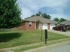 303 Graystone Cir in Centerton, AR - Building Photo