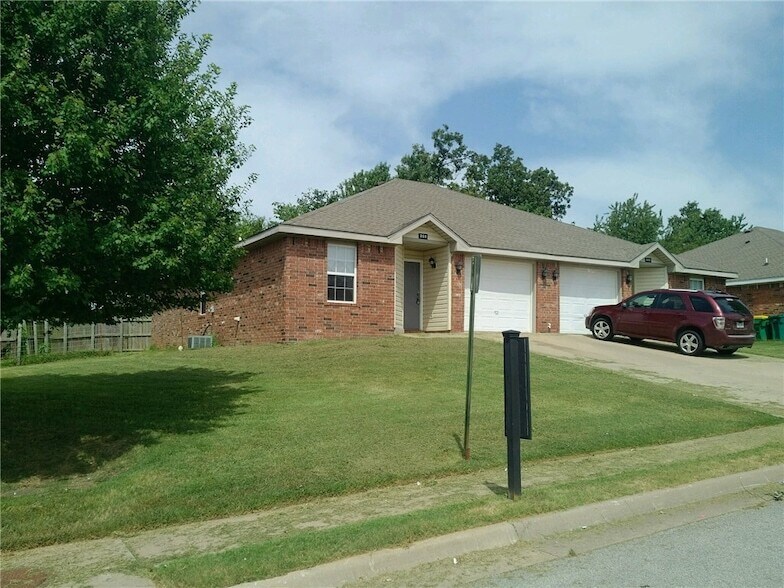 303 Graystone Cir in Centerton, AR - Building Photo