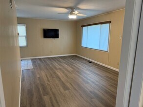 8020 Carlsbad Dr in St. Louis, MO - Building Photo - Building Photo