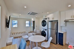 1237 W 25th St in Los Angeles, CA - Building Photo