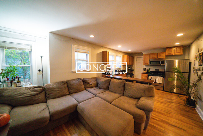 4 Iroquois St, Unit 1 in Boston, MA - Building Photo - Building Photo