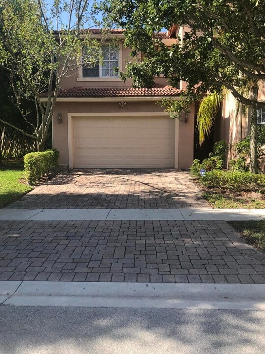 10712 Lake Wynds Ct in Boynton Beach, FL - Building Photo