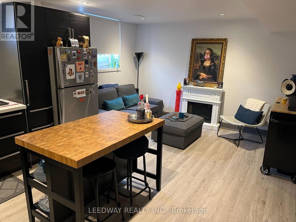 2247 Haltyre Ct in Mississauga, ON - Building Photo