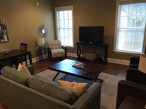 425 E Mc Donough St in Savannah, GA - Foto de edificio - Building Photo