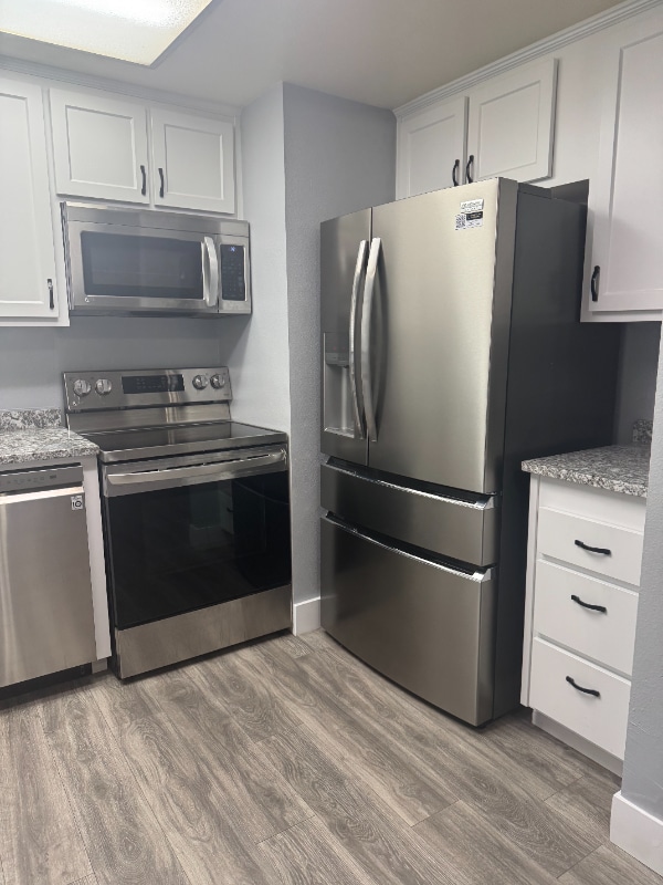 325 Standiford Ave in Modesto, CA - Building Photo - Building Photo