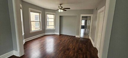 5015 W Montrose Ave, Unit 2nd floor apartment in Chicago, IL - Building Photo - Building Photo