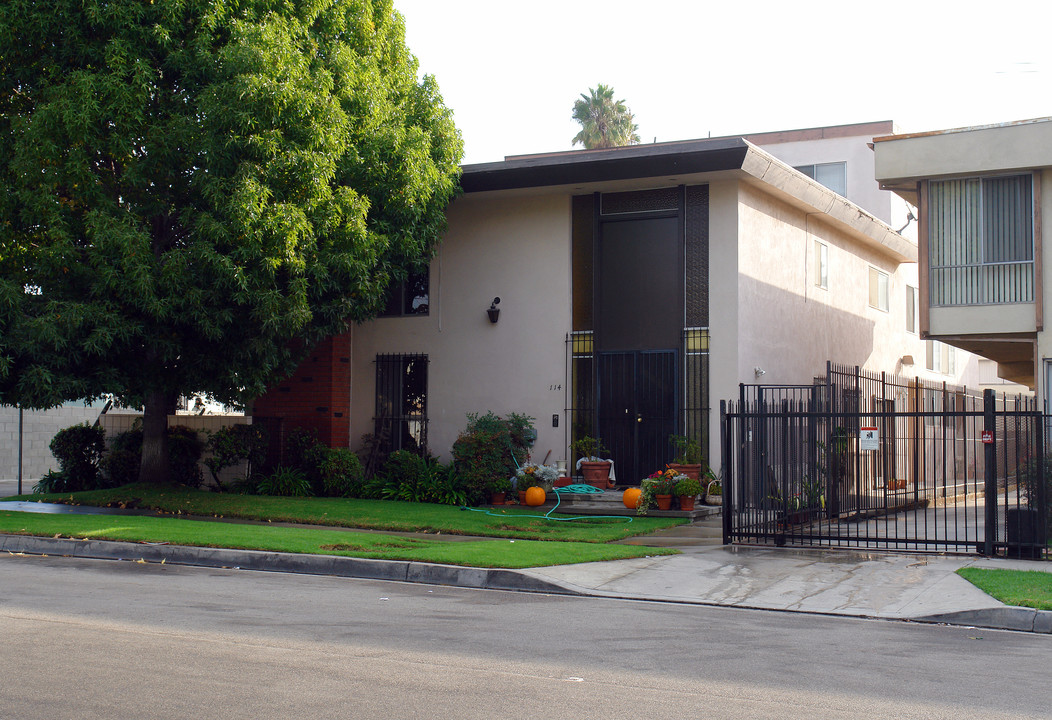 114 N Cedar Ave in Inglewood, CA - Building Photo