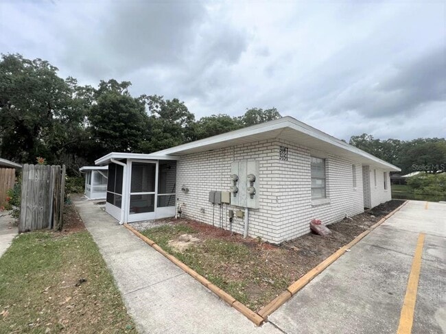 property at 3147 Bloomingdale Villas Ct