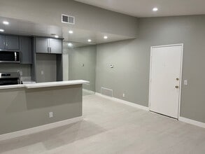 31200 Landau Blvd in Cathedral City, CA - Foto de edificio - Building Photo