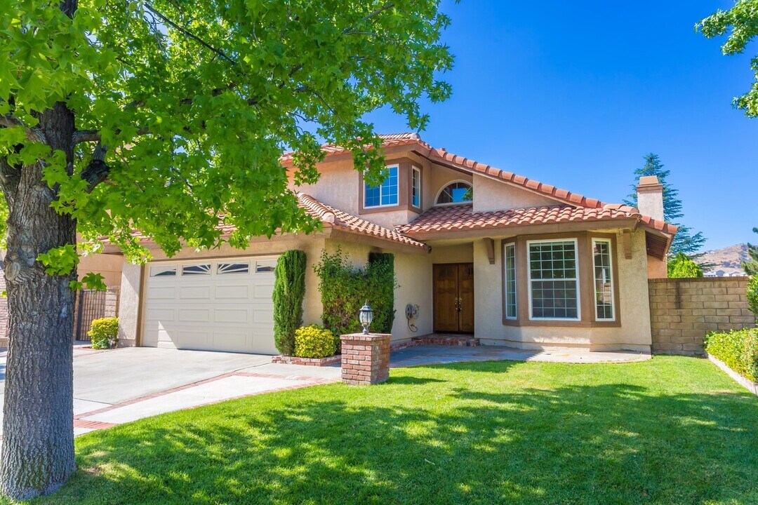 20526 Caitlin Ln in Santa Clarita, CA - Building Photo