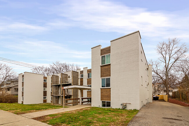 6750 Bramble Ave in Cincinnati, OH - Building Photo - Primary Photo