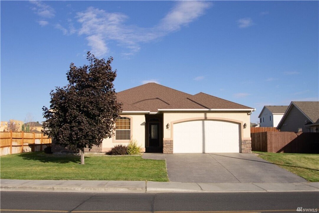 523 Paxson Dr in Moses Lake, WA - Building Photo